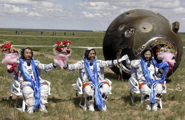 Με ασφάλεια προσγειώθηκε η κινεζική διαστημική αποστολή του Shenzhou-10